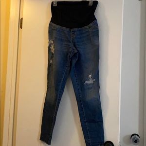 Full panel distressed maternity jeggings